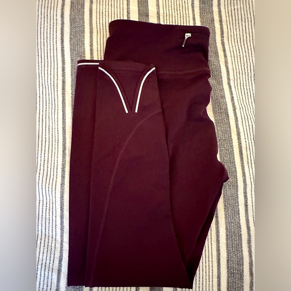 ATHLETA Run Free 7/8 Tight Auberge Size Medium Purple